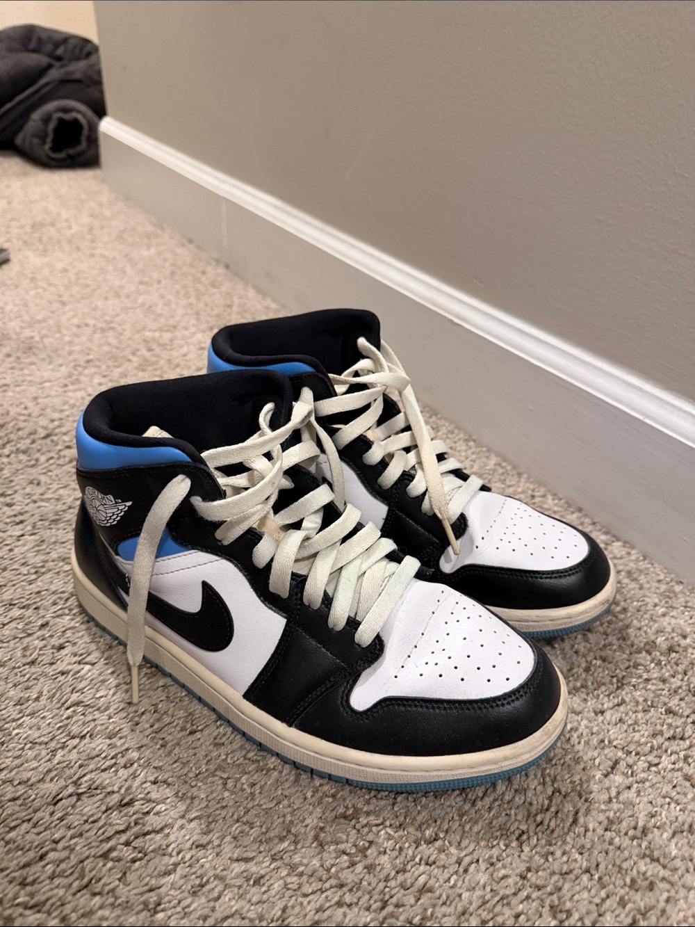 Nike Black/White/Blue High-Top Sneakers with Lace-Up Design